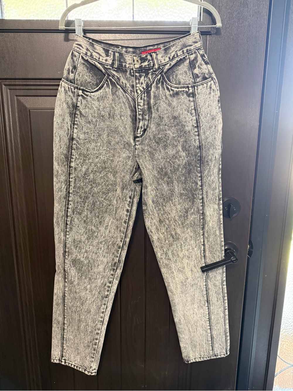 Vintage Bon Jour Women’s Straight Leg Acid-Wash Jeans - size 10